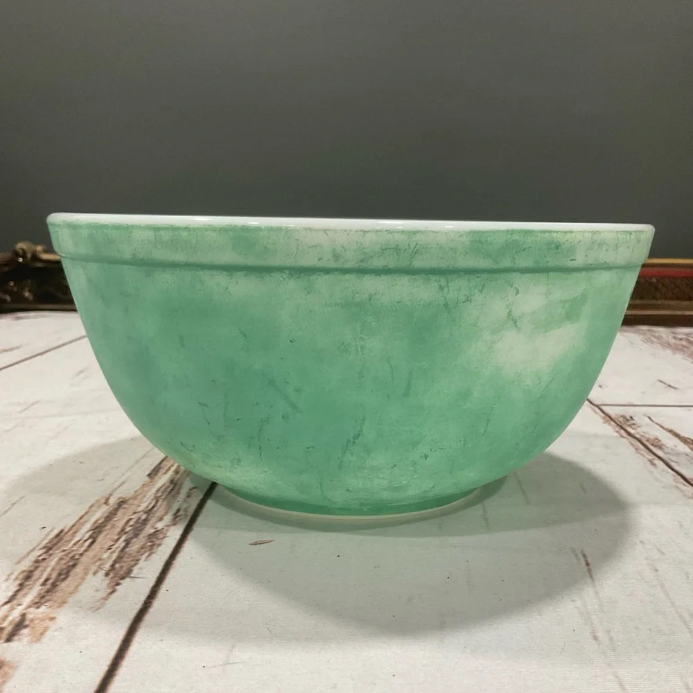 VINTAGE PYREX NESTING MIXING BOWL MATTE GREEN 403 4”‎ H x 8.75” DIA